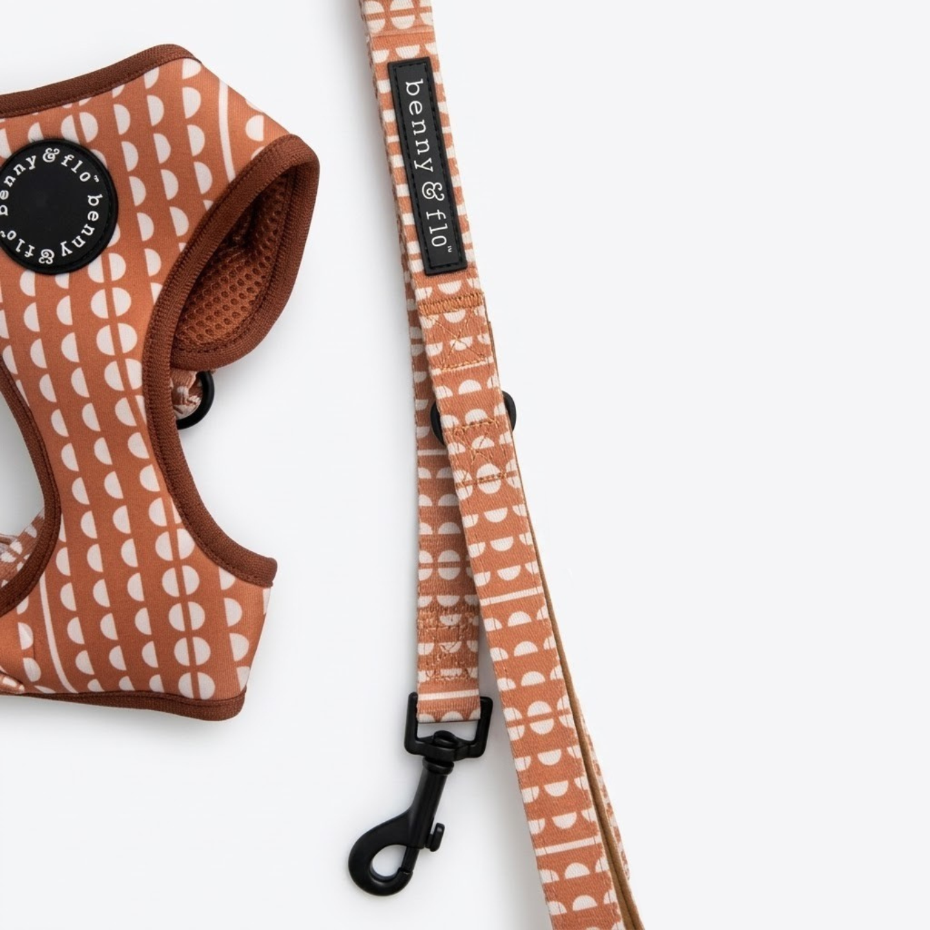 Brown and white gingerbread patterned dog lead | Gingerbread | Benny & Flo West Midlands